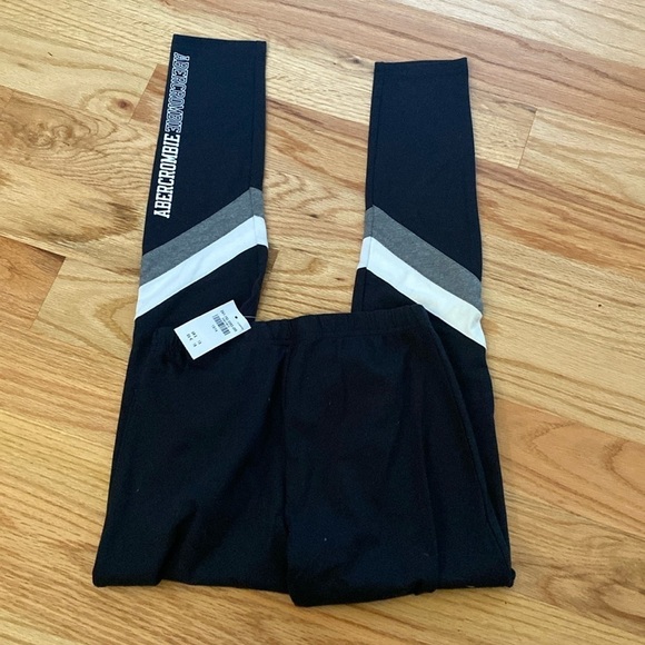 NWT Abercrombie Kids Leggings Girls 13/14 activewear workout Black stretch Logo - Picture 1 of 9